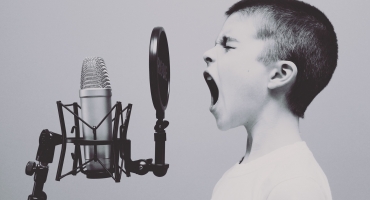 “La voce, il suo tono e l’importanza che riveste durante una lezione.”